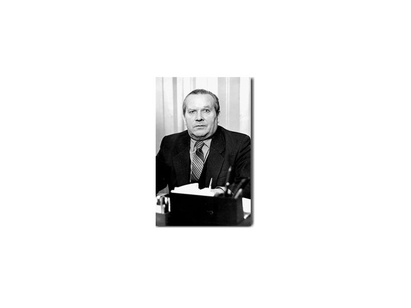 Чудов Николай Афанасьевич (директор в 1975-1994 годах), первый директор школы № 29, заслуженный учитель Республики Коми;